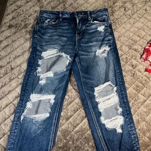 AMERICAN EAGLE MOM JEANS